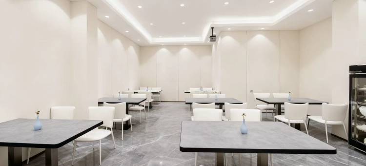 希尔顿艺术酒店(上饶万年财富步行街润丰购物广场店)图片