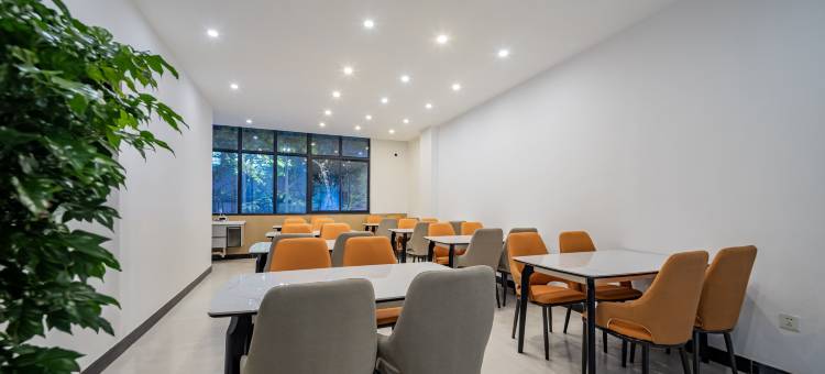 星辰云上酒店(长安大学城航天城地铁站A口店)图片