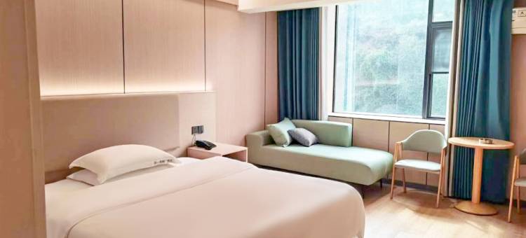 派酒店(贺州远东商城缤纷环球城店)图片