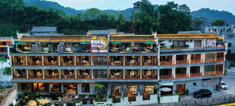 凤凰等你来|三生三世·180度江景庭院民宿(凤凰古城雲桥店)图片