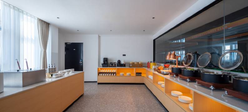 易趣·君朋酒店(三乡镇白石华发观山水店)图片