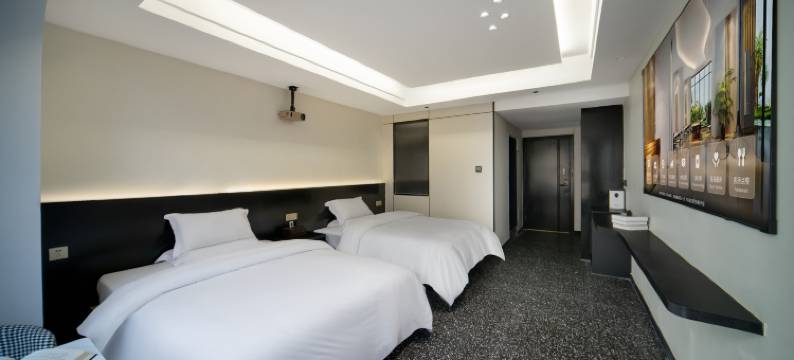 艺丰·科技智能都市云端影音观景酒店(花果园购物中心店)图片