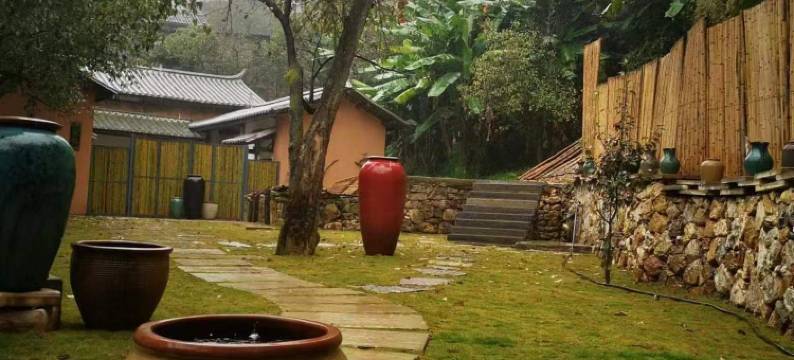 洼居美术馆凹院图片