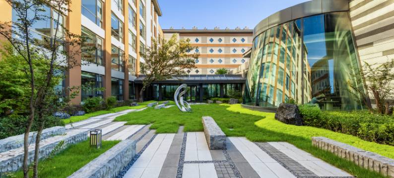 青岛胶州富华豪生酒店(胶东机场少海国家湿地公园店)图片