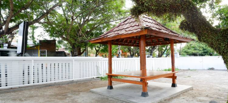 红多兹酒店-近马塔兰大学(RedDoorz near Mataram University)图片