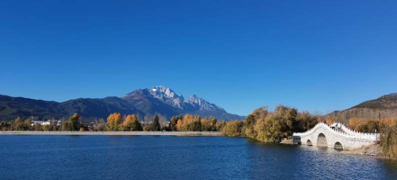 丽江溪语湖畔酒店图片