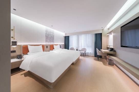 伊宁河畔云酒店(行政服务中心店)