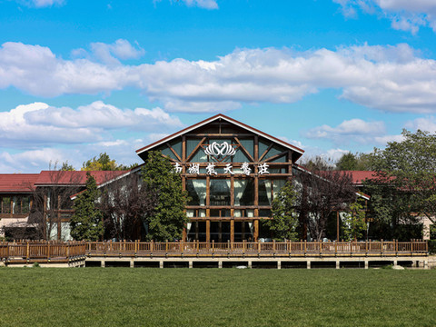唐山南湖紫天鹅庄木屋酒店