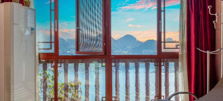 十二城·山河图280°一线江景度假云宿(芙蓉古镇大瀑布店)图片