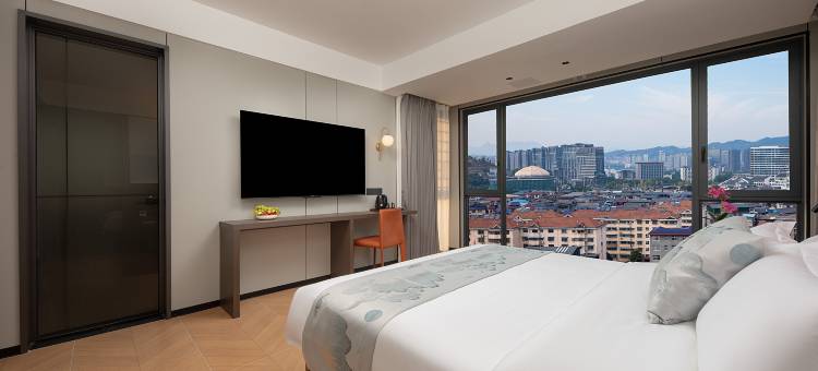 聚湘源·Family极简轻奢全屋智能山景民宿(天门山索道店)图片