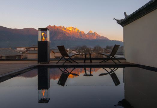 雪洛轻奢·日照金山丨设计师民宿SnowMountainSceneryVilla外景图