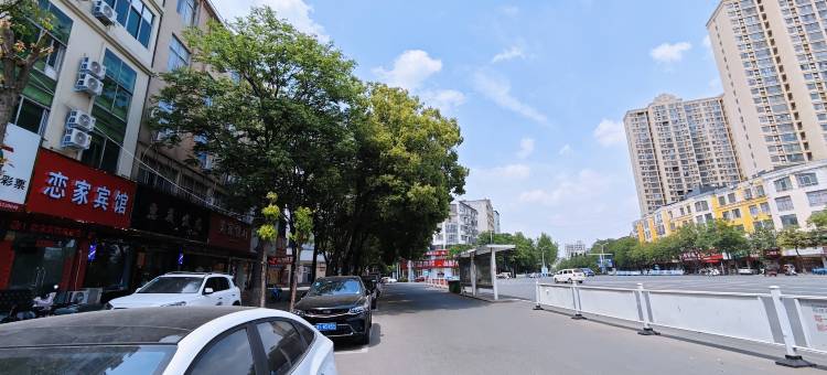 恋家宾馆(佳乐购物广场店)图片
