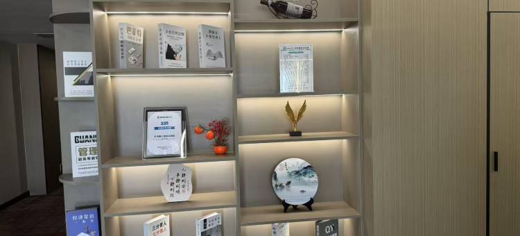 平凉瑞士莛尚品酒店(崆峒区南门什字店)图片