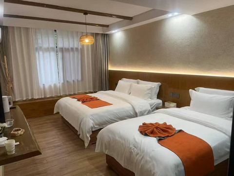 望溪民宿(神农架木鱼店)