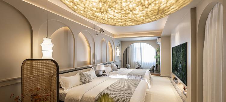 云境Aerie·180°江幕智居设计师美宿(珲春街财富广场店)图片