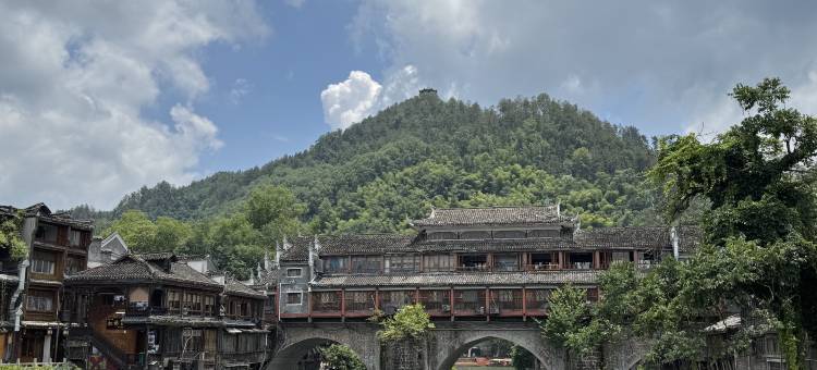 凤凰沱江楼吊脚楼客栈图片