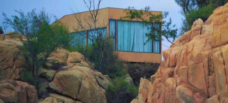 见山礁石悬崖观海民宿(月亮湾店)图片