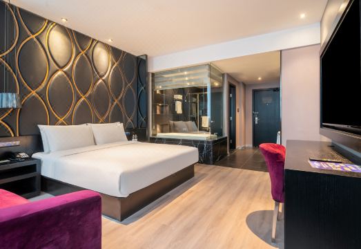 Crystal Orange Shanghai Caohejing Yishan Road HotelHotel Overview