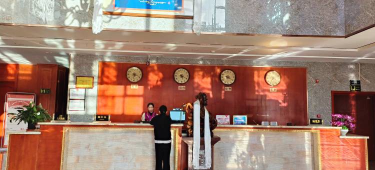 合作颐隆贵百大酒店图片