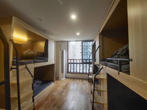 傲寒青年旅舍(南京新街口大行宫地铁站店)