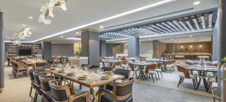 巴统华美达大富豪酒店(Billionaire Ramada Plaza by Wyndham Batumi)图片