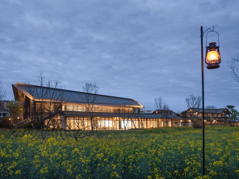 黑稻田鹮芗酒店