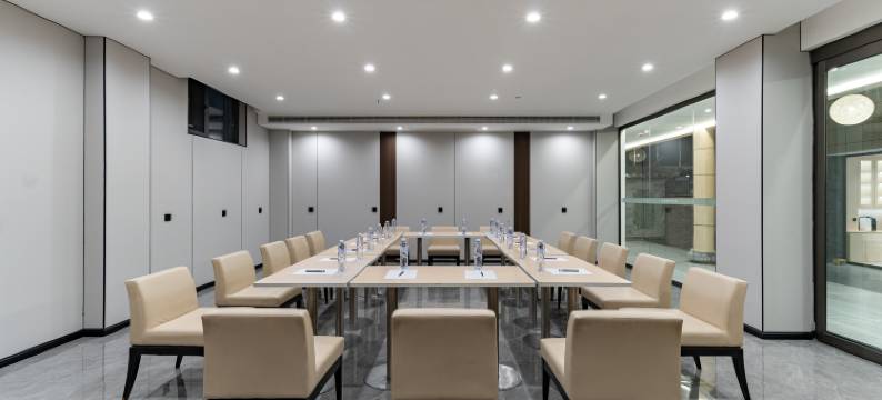 洁蓝·Snow view·180°雪山观景智能度假酒店(黑龙潭公园店)图片