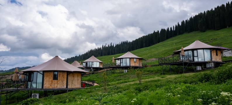 新疆喀拉峻花间营·云驰谷图片