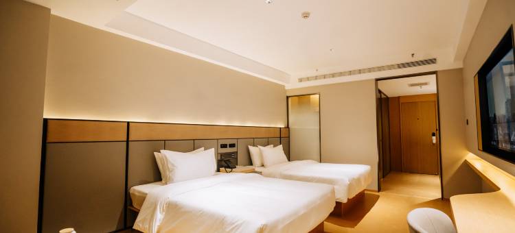 赤峰金狮皇冠酒店(钢铁街店)图片