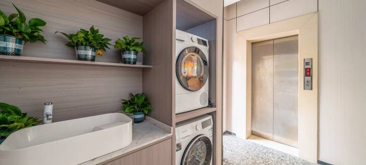 衢州8090轻居酒店(国金中心水亭门店)图片