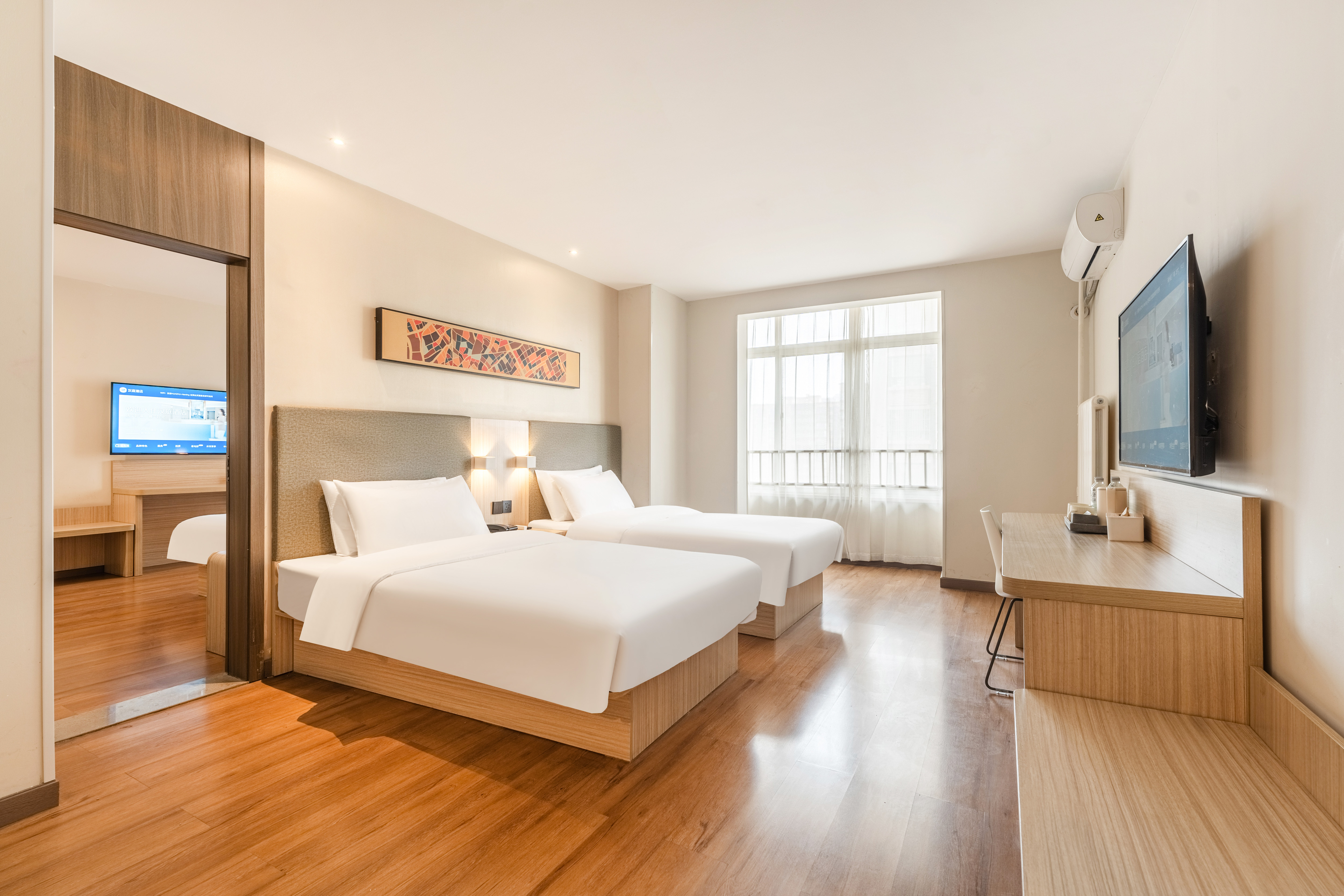 HanTing Hotel (Shangluo Shidai Huacheng) Over view