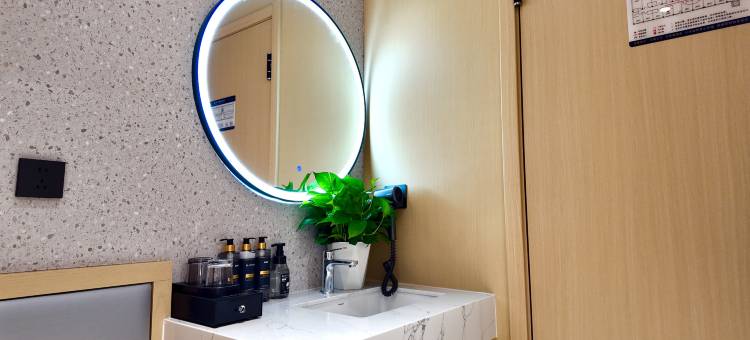 丽朵青旅酒店(石河子新疆军团军垦博物馆店)图片