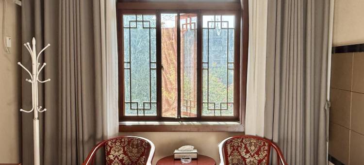 聚鑫·假日酒店(邛崃高铁站文脉坊店)图片