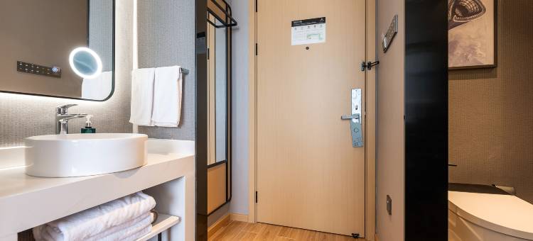 白玉兰酒店(烟台蓬莱汽车站登州路店)图片