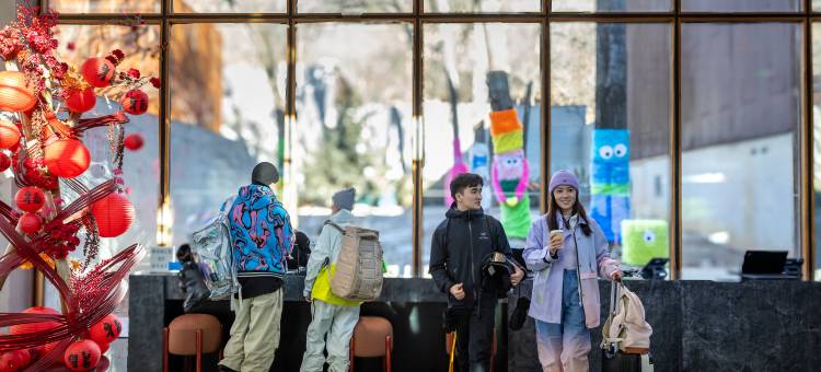 长城脚下的公社图片