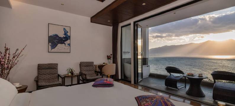 泸沽湖山涧有云湖景度假酒店(花海码头店)图片