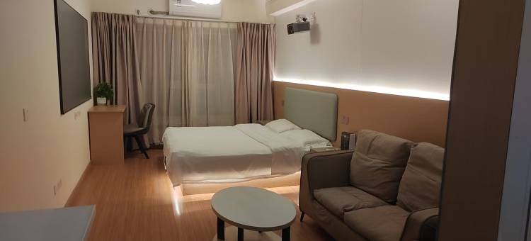鑫季观影民宿(北大学城地铁站美景欢乐广场店)图片