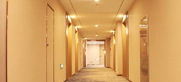 白玉兰酒店(华亭人民广场店)图片