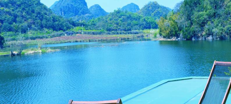 普者黑水月山270度悬空露台C位湖景美宿图片