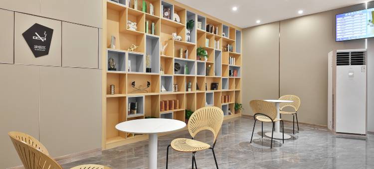 新卓成大酒店(云浮益华广场蟠龙天湖店)图片