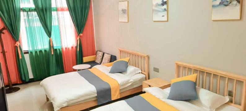 凤凰西陵居(凤凰古城西门城楼店)图片