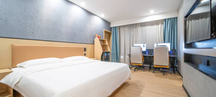 网鱼电竞酒店(成都龙泉吾悦广场书房地铁站店)图片