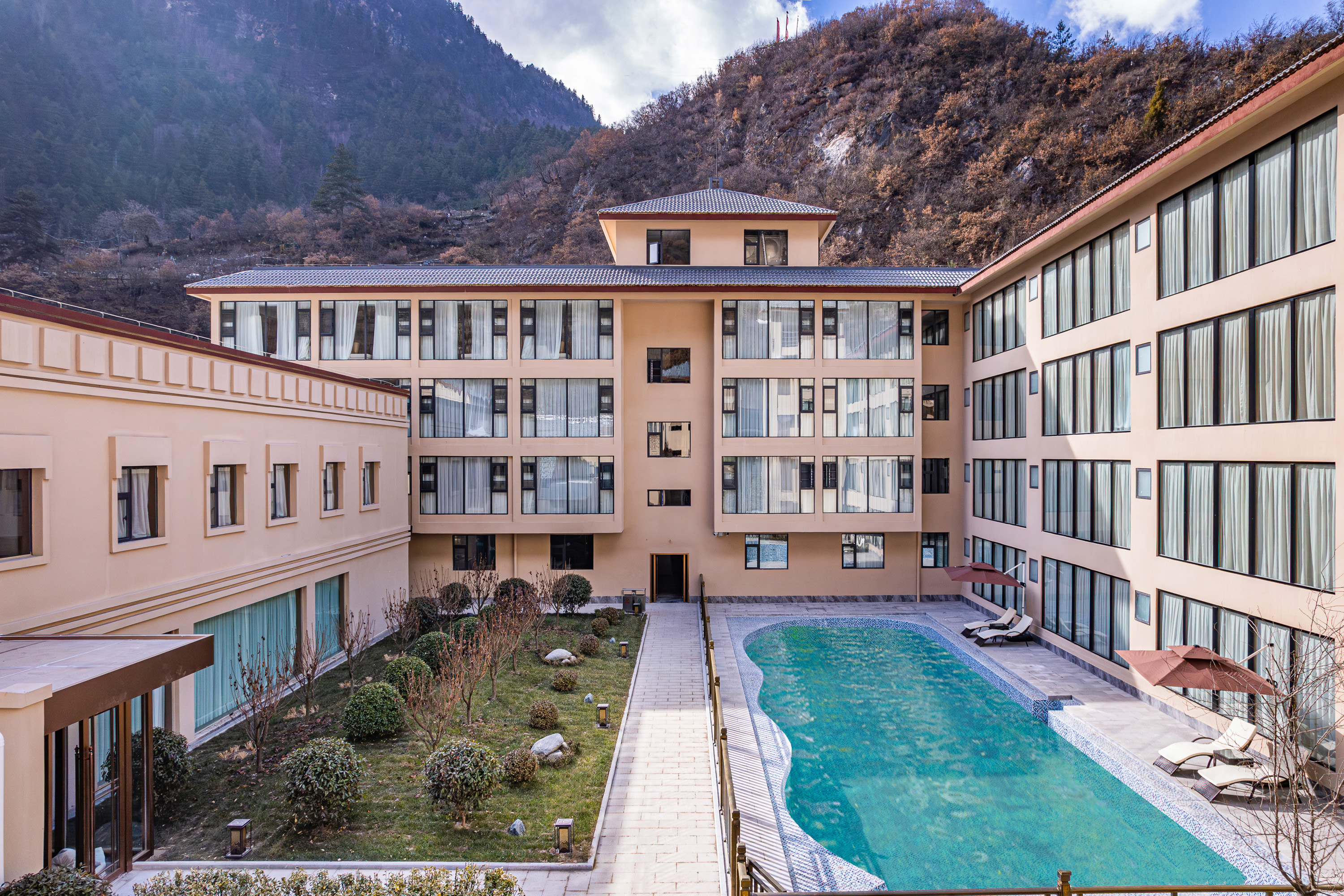 Jiuzhaigou Licheng Huating Resort Over view