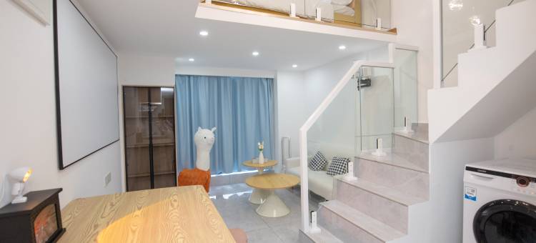 轻月眠·轻奢LOFT公寓(力高雍湖国际店)图片