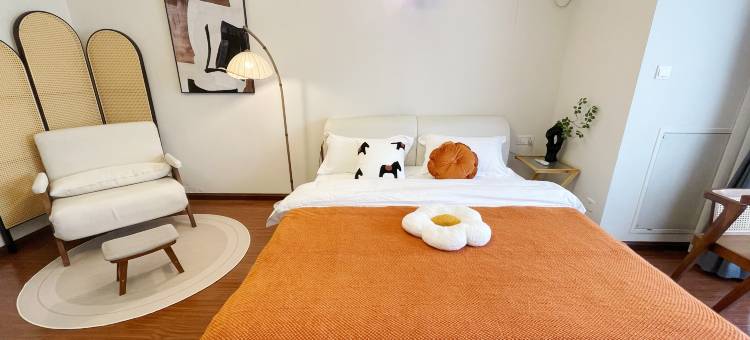 一屿轻奢影音公寓(宁波青林湾店)图片