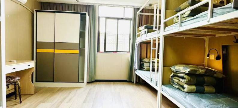 魔盒青旅(新国际博览中心芳华路地铁站店)图片