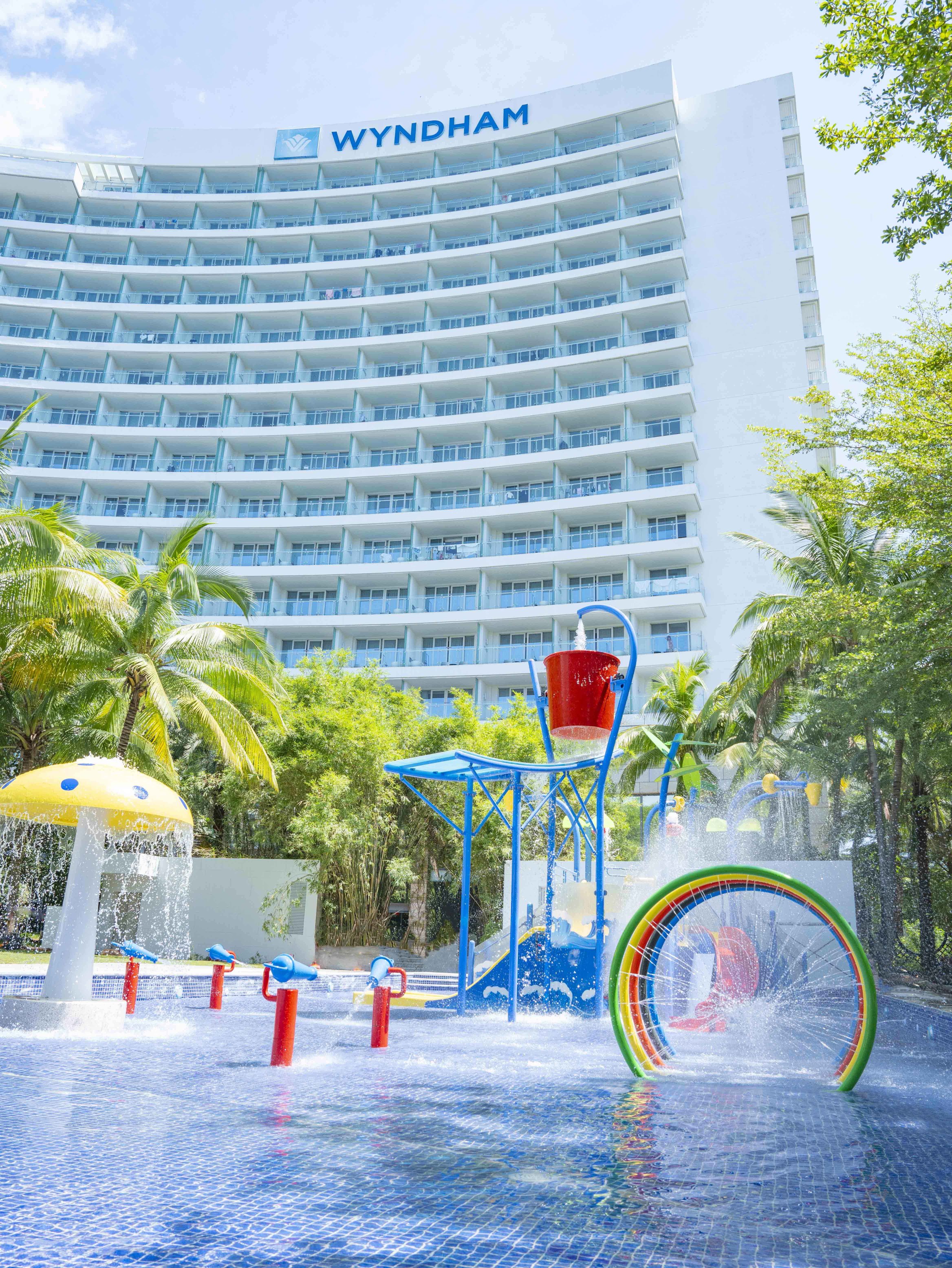 Wyndham Sanya Bay Over view