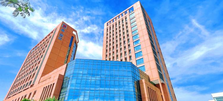 派酒店(珠海城职院金湾华发商都店)图片