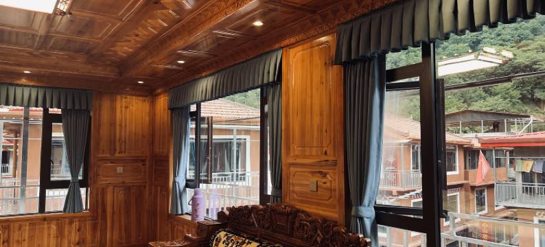 满初藏寨民宿图片