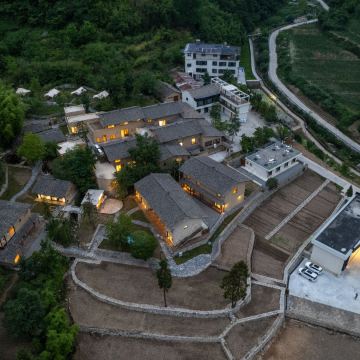 鹿柴山集八亩溪谷度假社区(宁陕店)图片